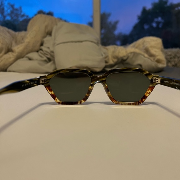 Sienna Alexander Frida Split sunglasses